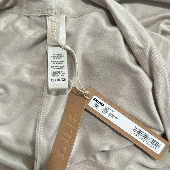 Skims || NWT || Sleep Shorts in Stone - Picture 5 of 8